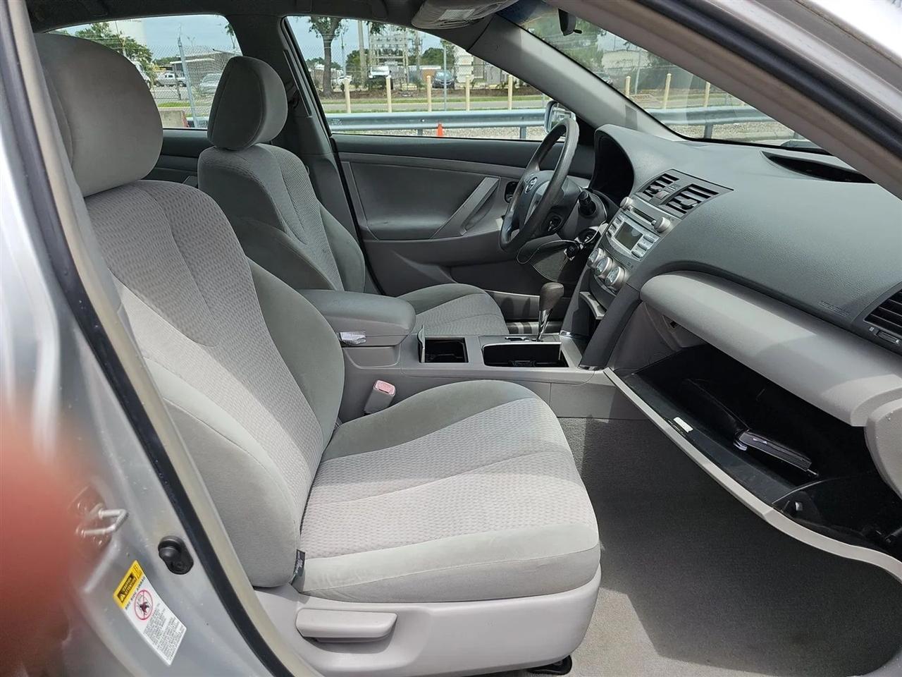 Toyota Camry 4dr Sdn I4 Man LE (Natl) 2011