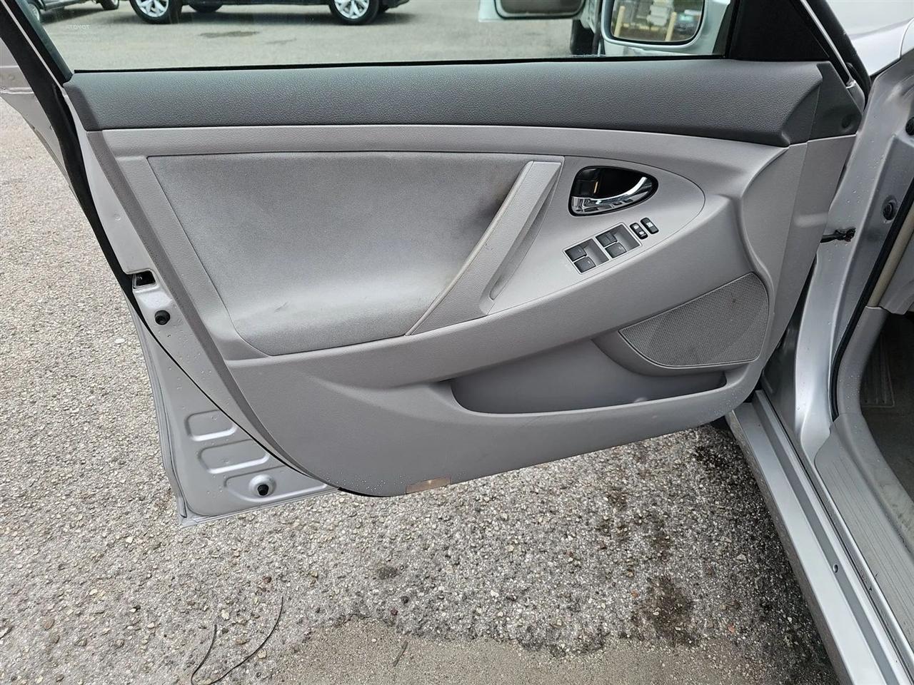 Toyota Camry 4dr Sdn I4 Man LE (Natl) 2011