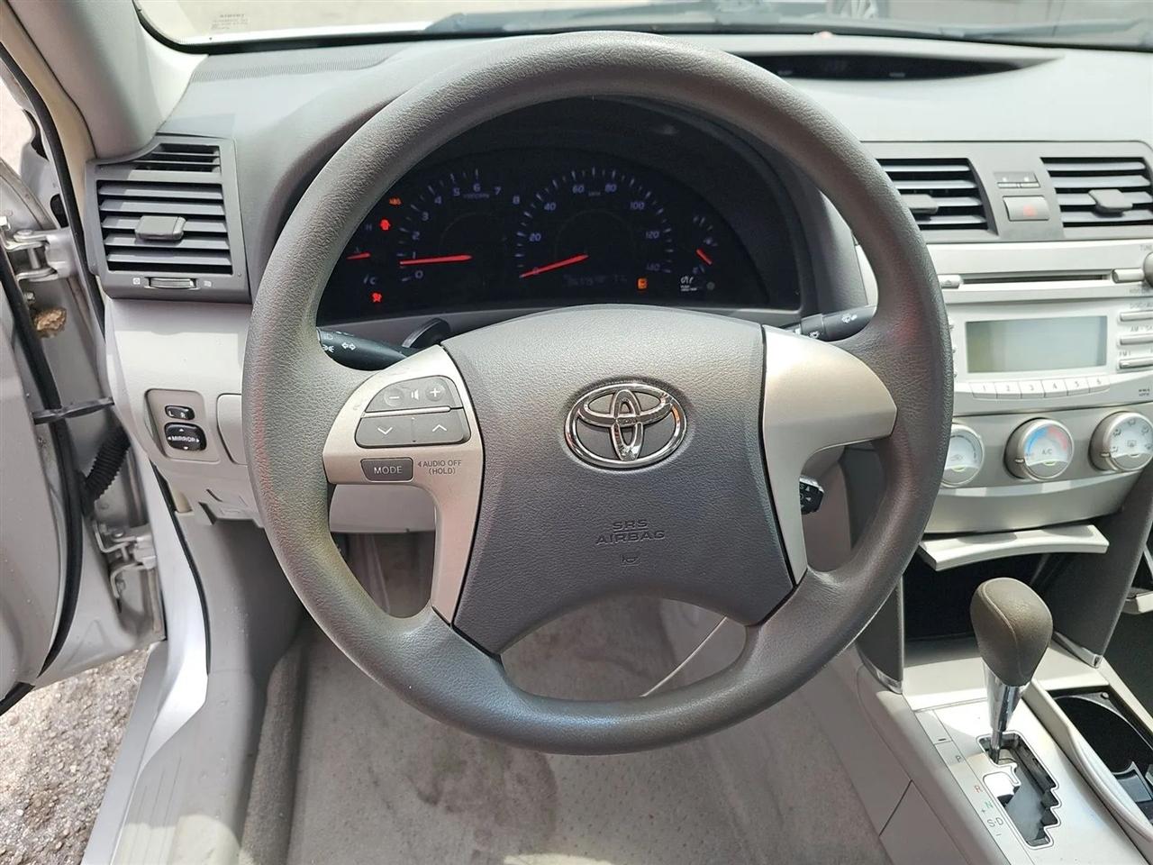 Toyota Camry 4dr Sdn I4 Man LE (Natl) 2011