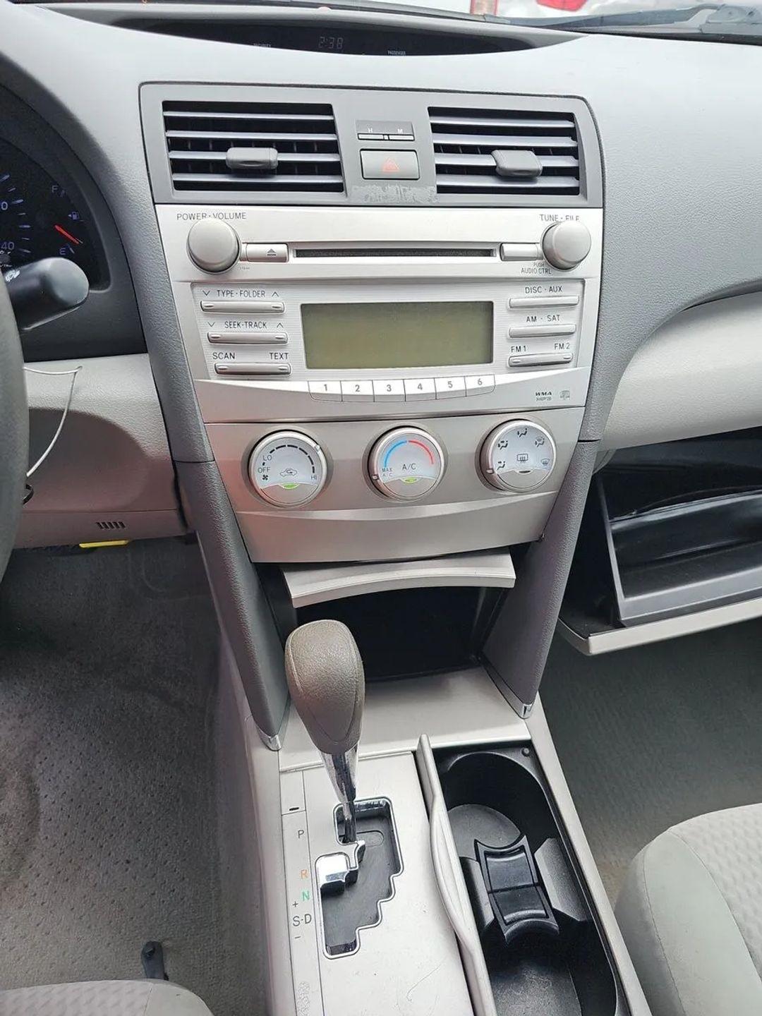 Toyota Camry 4dr Sdn I4 Man LE (Natl) 2011