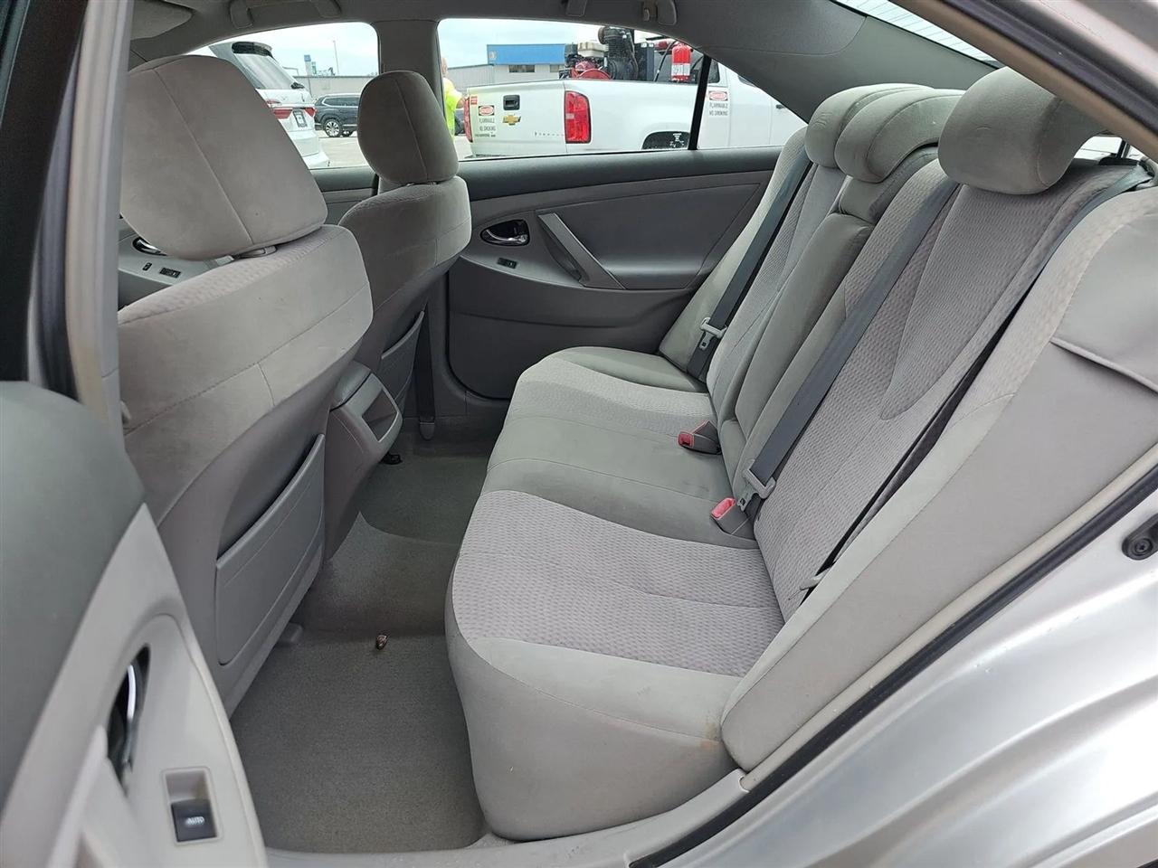 Toyota Camry 4dr Sdn I4 Man LE (Natl) 2011