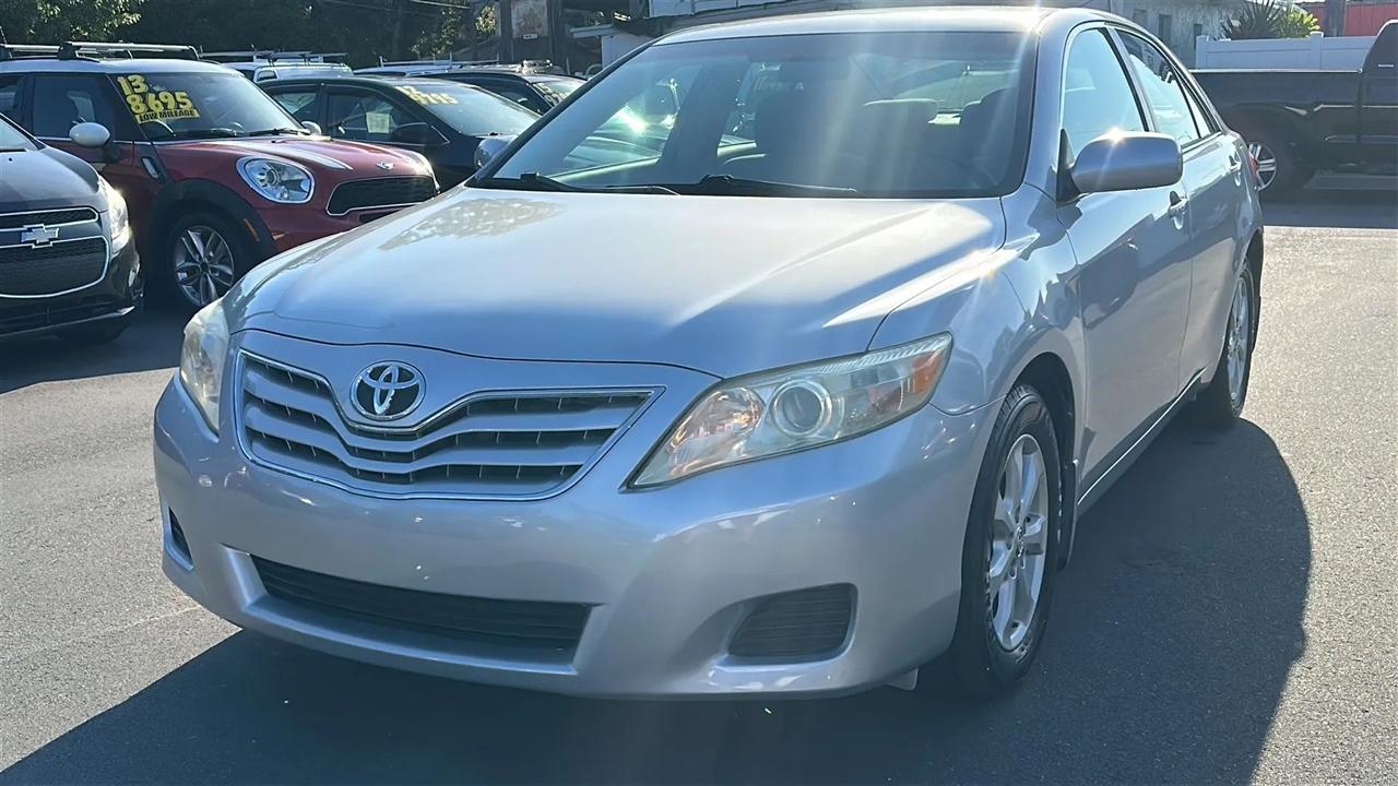 Toyota Camry 4dr Sdn I4 Auto LE (Natl) 2011