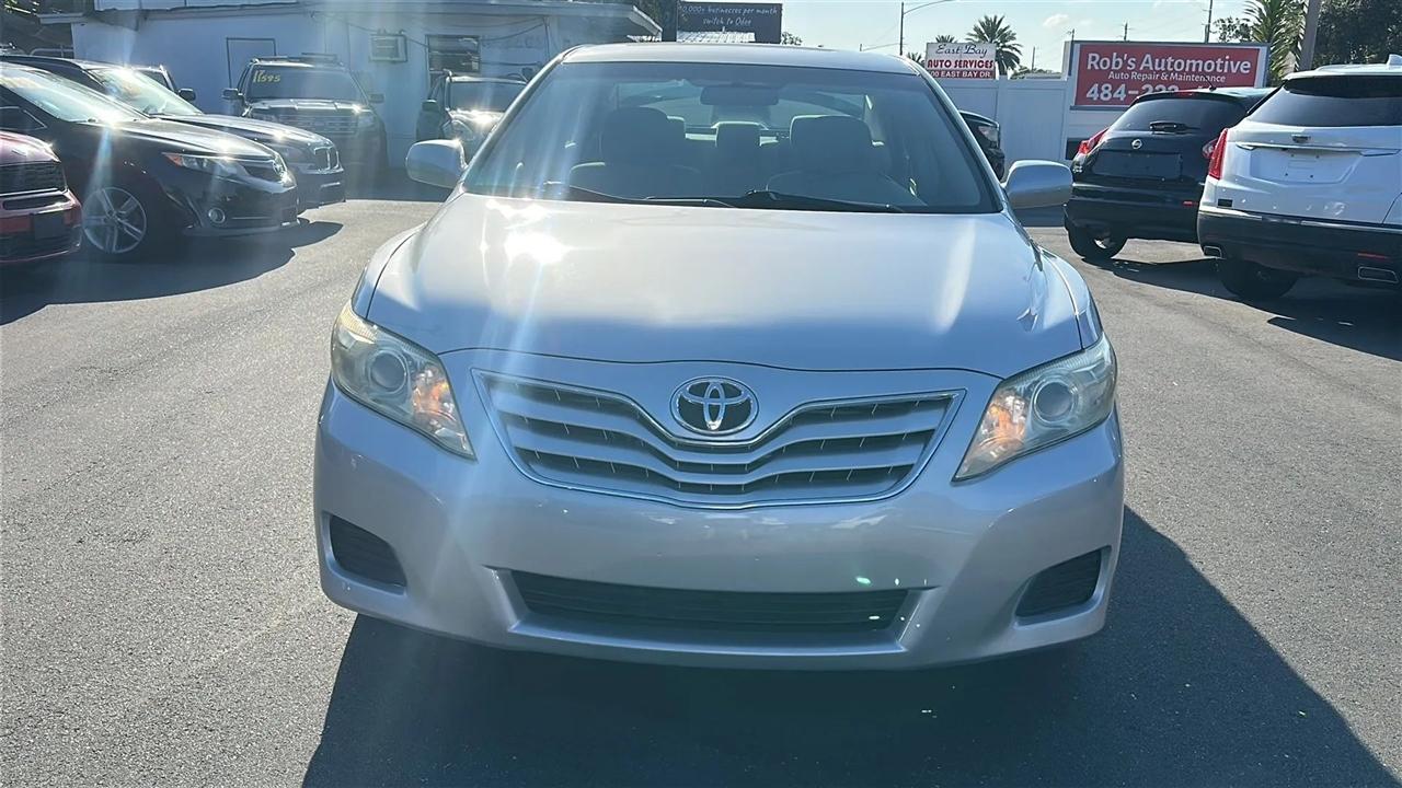 Toyota Camry 4dr Sdn I4 Auto LE (Natl) 2011