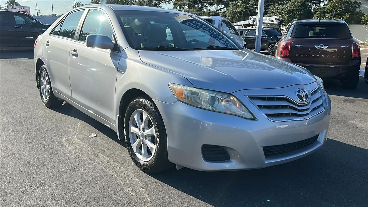 Toyota Camry 4dr Sdn I4 Auto LE (Natl) 2011