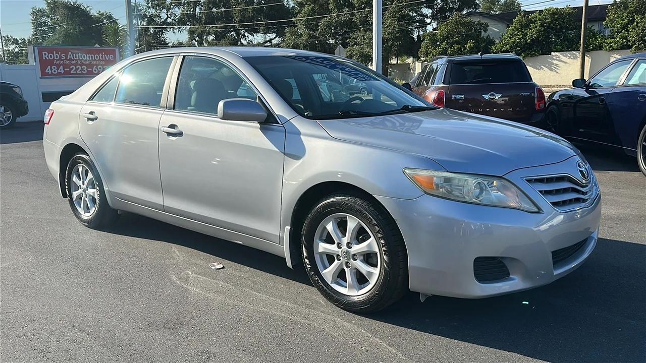 Toyota Camry 4dr Sdn I4 Auto LE (Natl) 2011