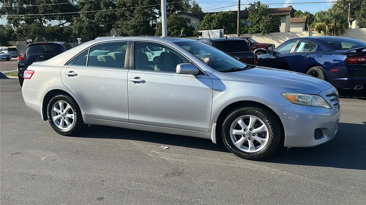 Toyota Camry 4dr Sdn I4 Auto LE (Natl) 2011