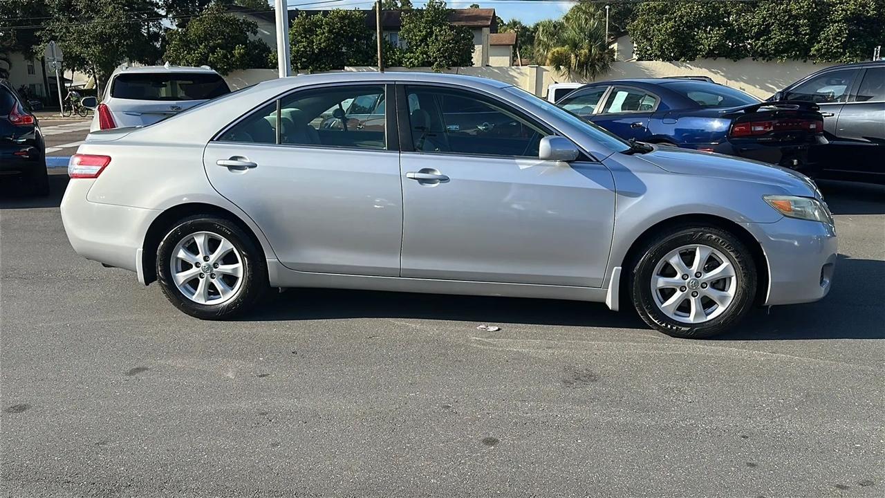 Toyota Camry 4dr Sdn I4 Auto LE (Natl) 2011