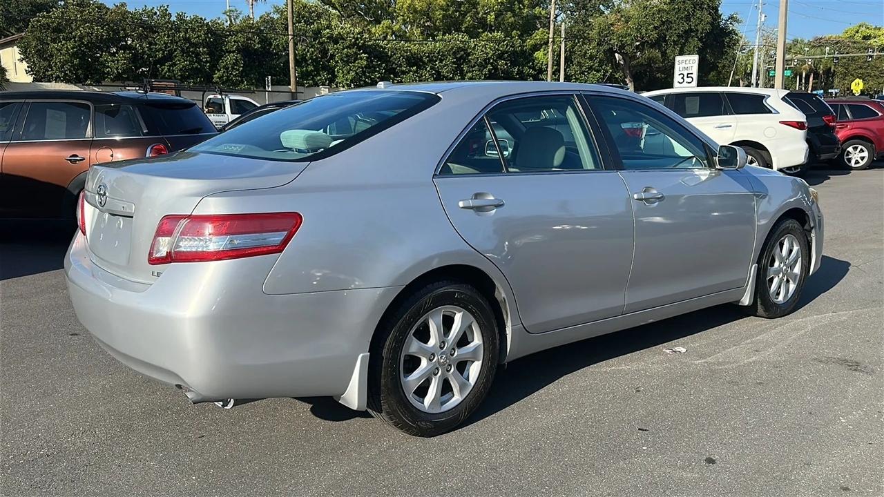 Toyota Camry 4dr Sdn I4 Auto LE (Natl) 2011