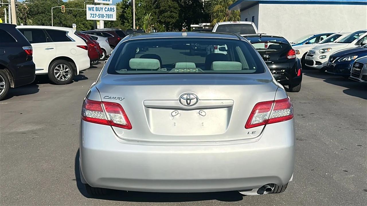 Toyota Camry 4dr Sdn I4 Auto LE (Natl) 2011