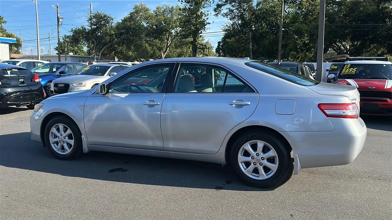 Toyota Camry 4dr Sdn I4 Auto LE (Natl) 2011