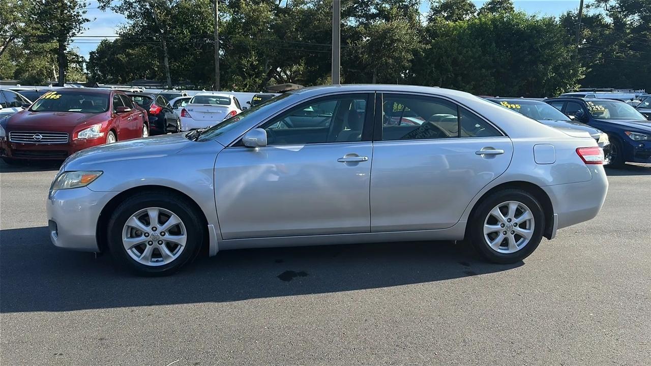 Toyota Camry 4dr Sdn I4 Auto LE (Natl) 2011