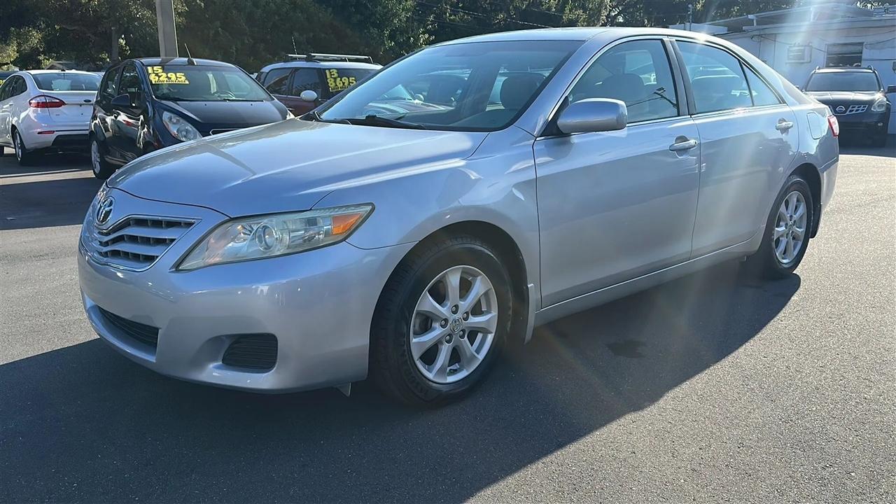 Toyota Camry 4dr Sdn I4 Auto LE (Natl) 2011