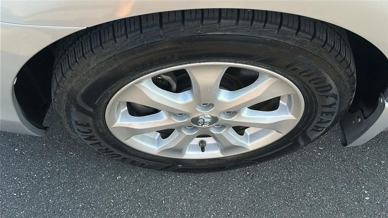 Toyota Camry 4dr Sdn I4 Auto LE (Natl) 2011