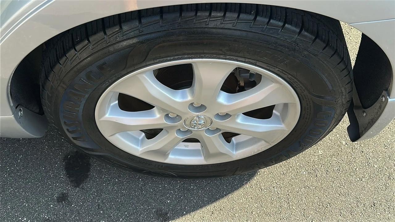 Toyota Camry 4dr Sdn I4 Auto LE (Natl) 2011