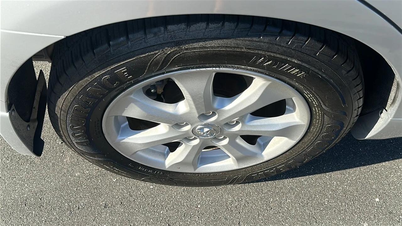 Toyota Camry 4dr Sdn I4 Auto LE (Natl) 2011