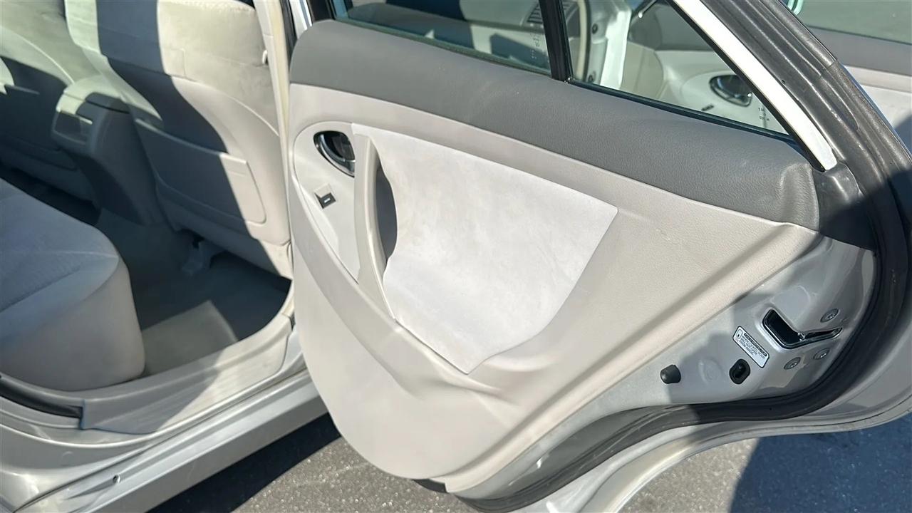 Toyota Camry 4dr Sdn I4 Auto LE (Natl) 2011