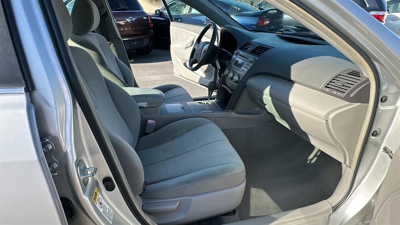 Toyota Camry 4dr Sdn I4 Auto LE (Natl) 2011