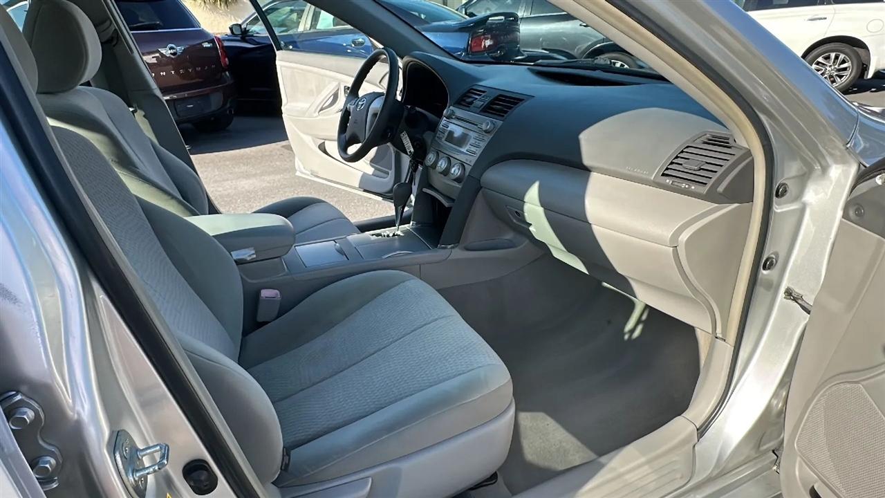 Toyota Camry 4dr Sdn I4 Auto LE (Natl) 2011