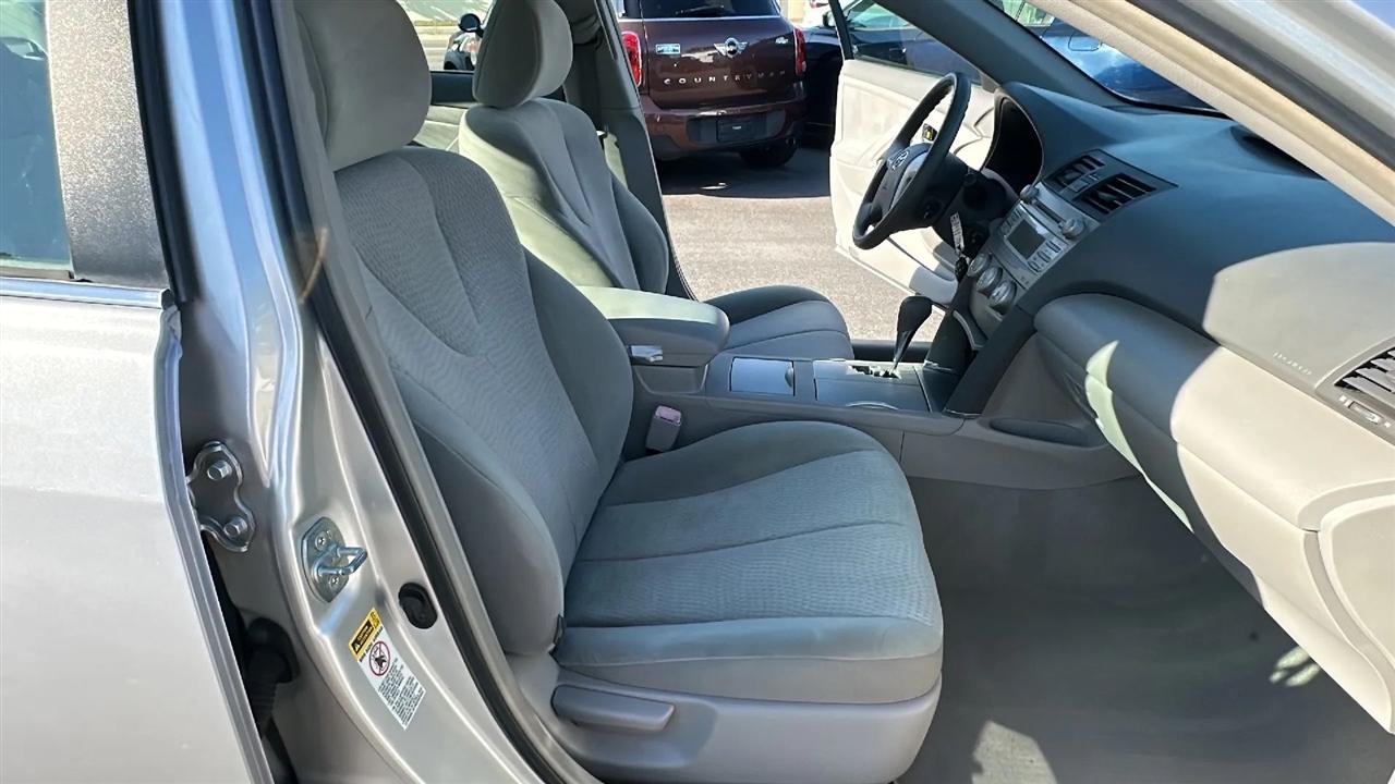 Toyota Camry 4dr Sdn I4 Auto LE (Natl) 2011