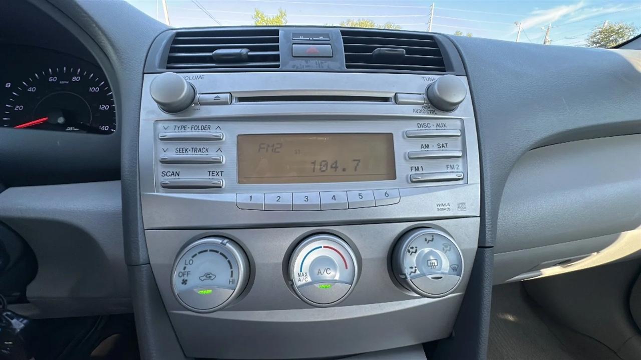 Toyota Camry 4dr Sdn I4 Auto LE (Natl) 2011