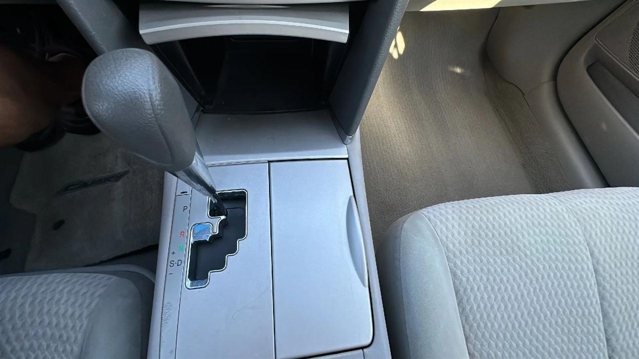 Toyota Camry 4dr Sdn I4 Auto LE (Natl) 2011