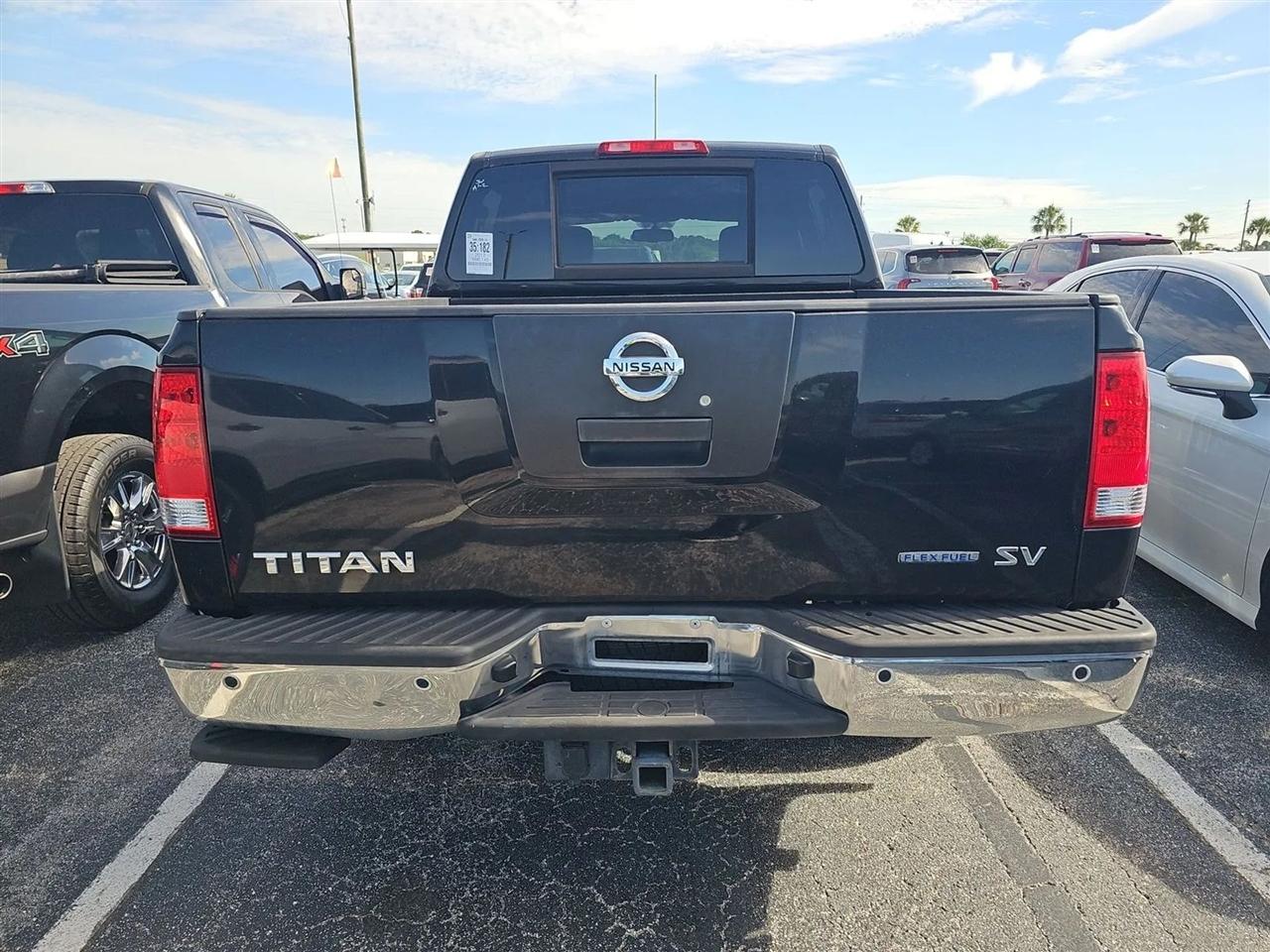 Nissan Titan 2WD Crew Cab SWB SV 2012
