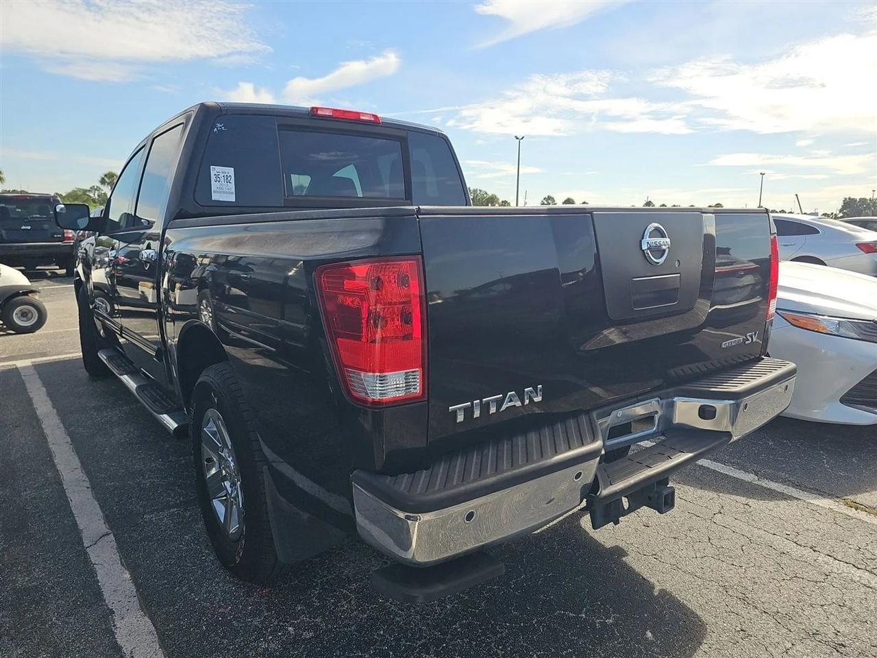 Nissan Titan 2WD Crew Cab SWB SV 2012