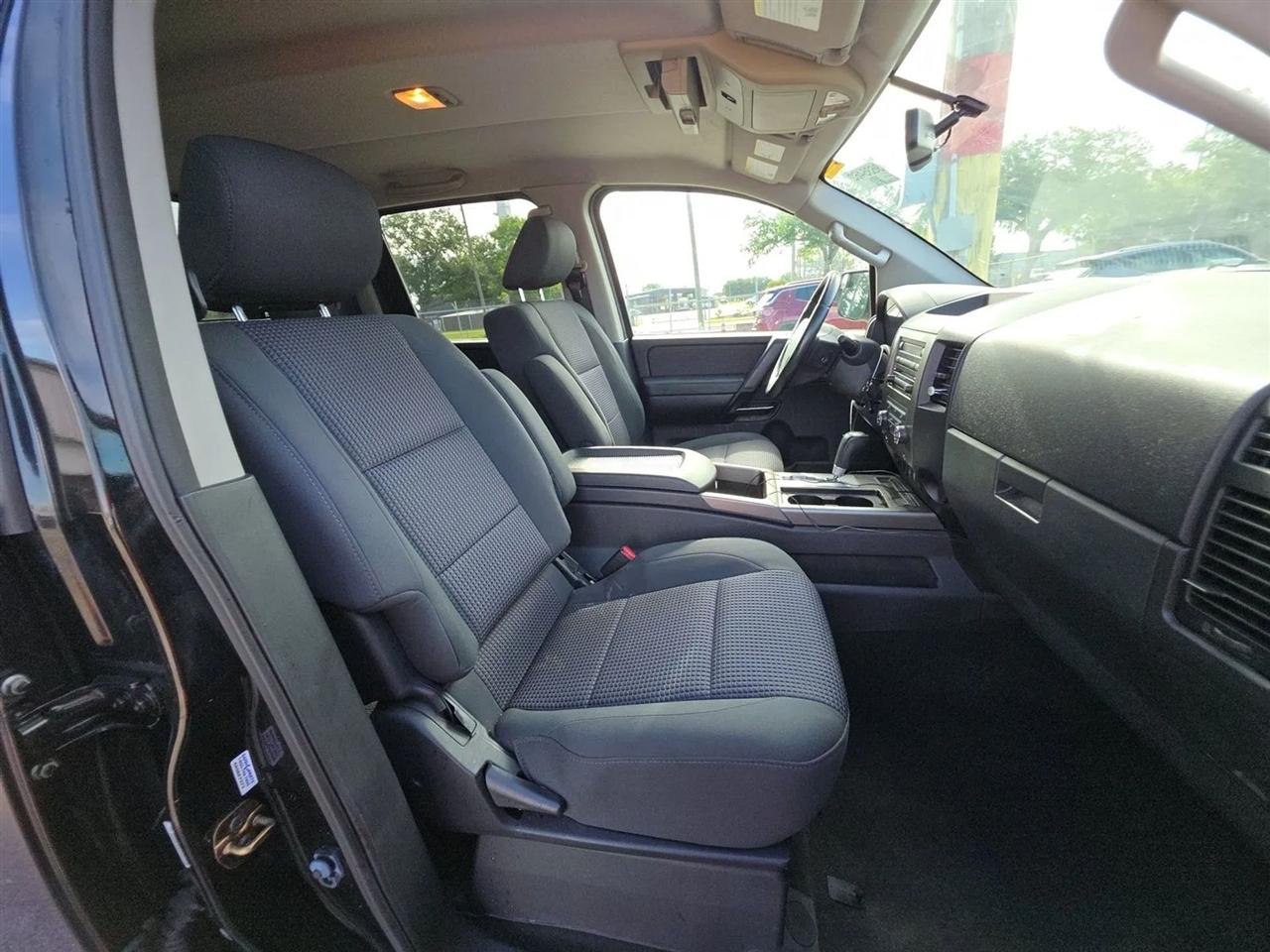 Nissan Titan 2WD Crew Cab SWB SV 2012