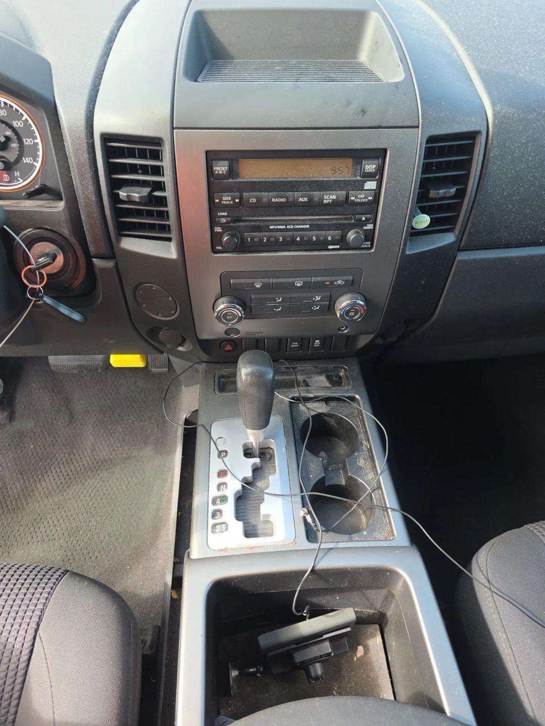 Nissan Titan 2WD Crew Cab SWB SV 2012