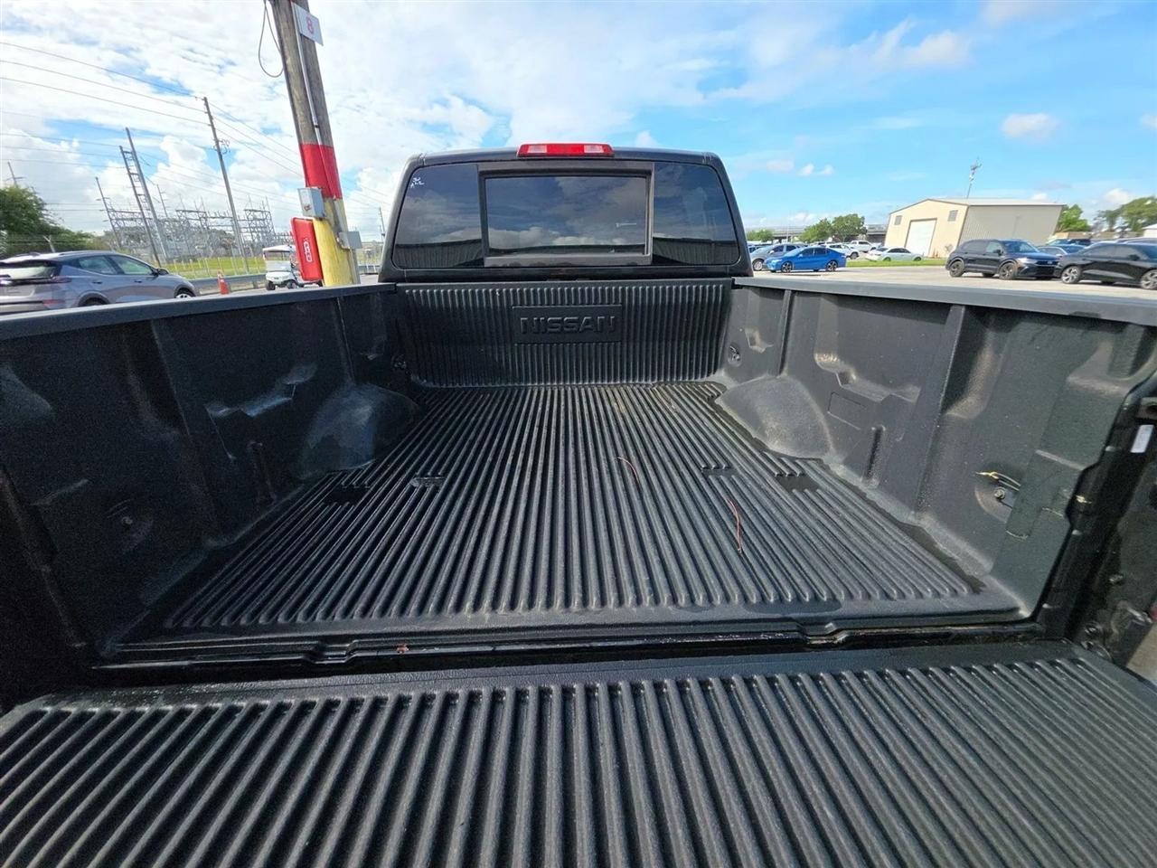 Nissan Titan 2WD Crew Cab SWB SV 2012