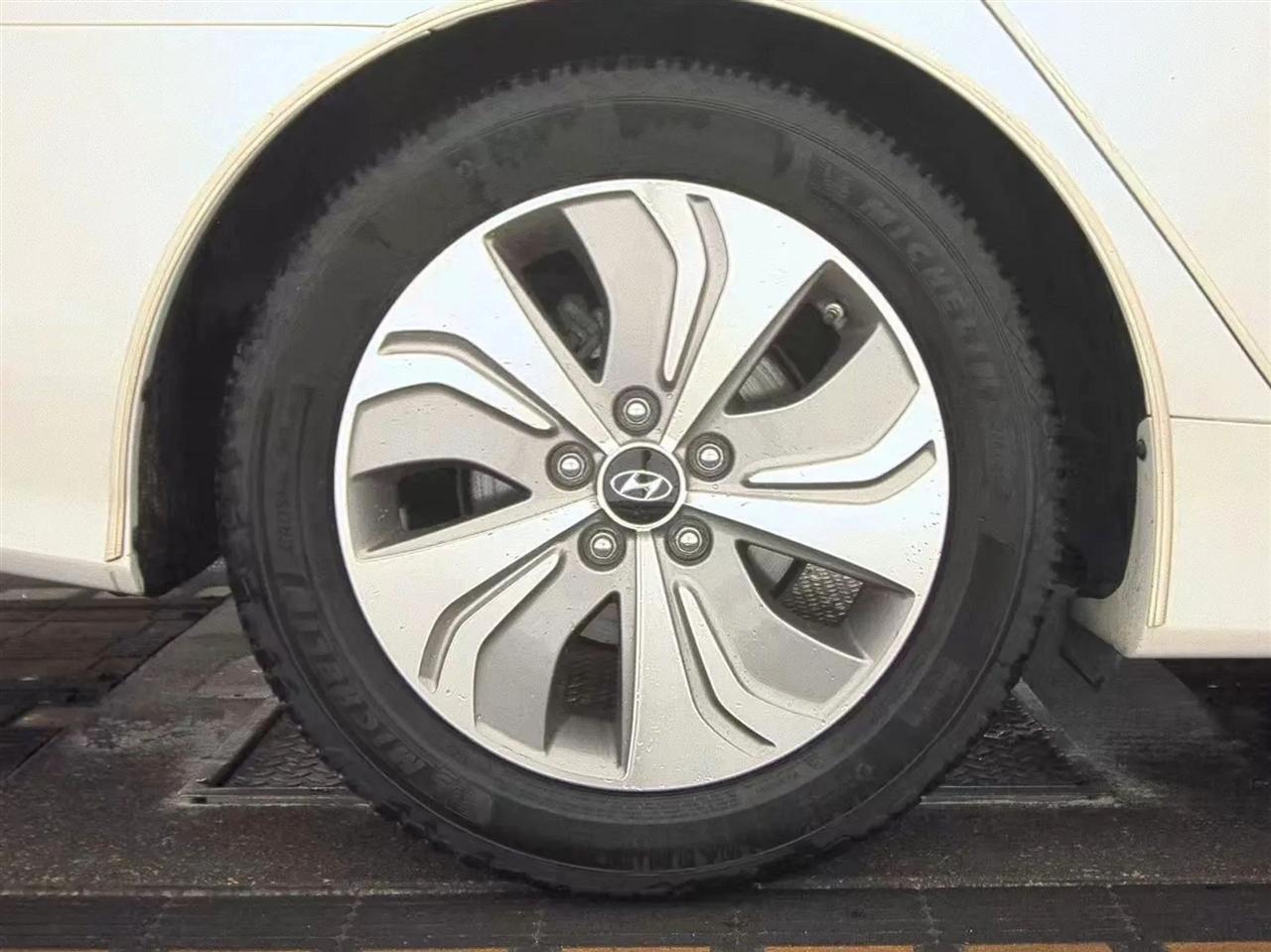 Hyundai Sonata Hybrid 4dr Sdn Limited 2015