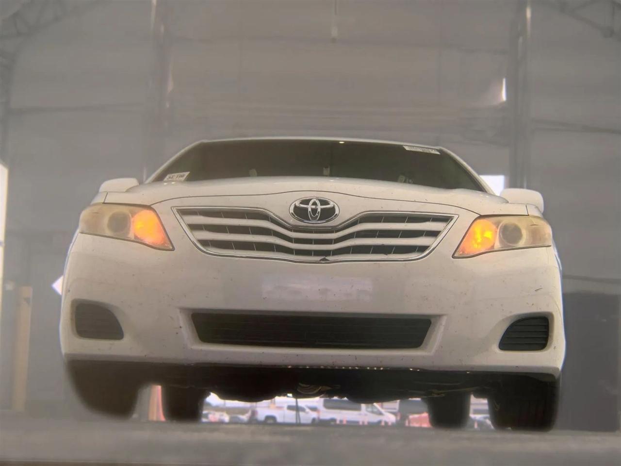 Toyota Camry 4dr Sdn I4 Man LE (Natl) 2011