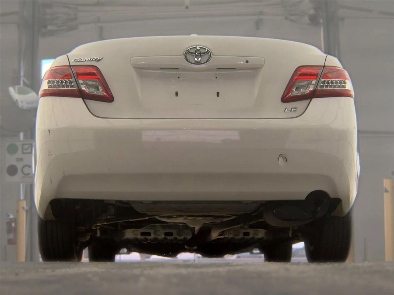 Toyota Camry 4dr Sdn I4 Man LE (Natl) 2011