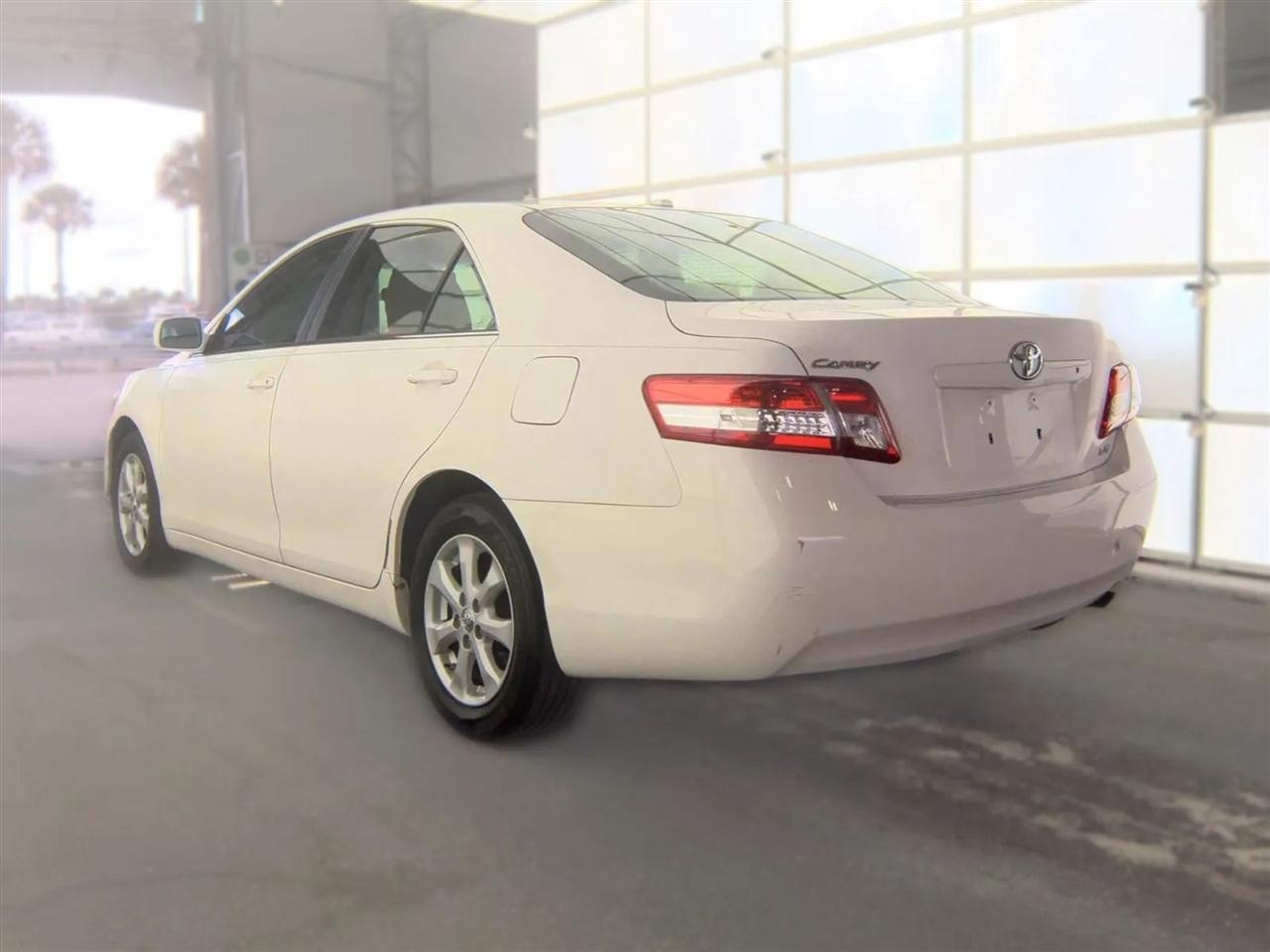 Toyota Camry 4dr Sdn I4 Man LE (Natl) 2011