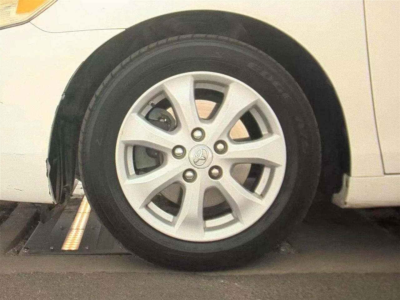 Toyota Camry 4dr Sdn I4 Man LE (Natl) 2011