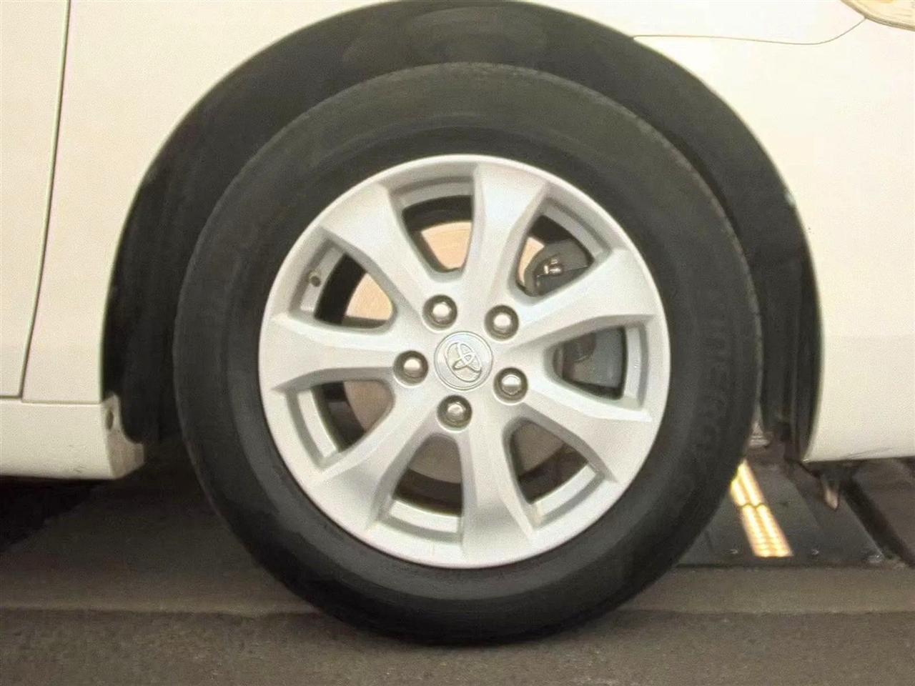 Toyota Camry 4dr Sdn I4 Man LE (Natl) 2011