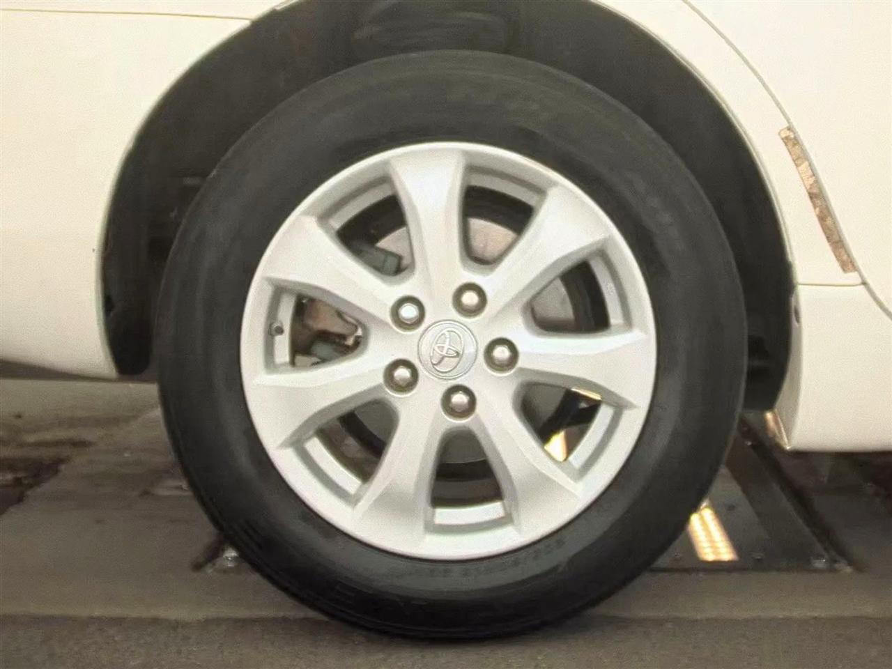 Toyota Camry 4dr Sdn I4 Man LE (Natl) 2011
