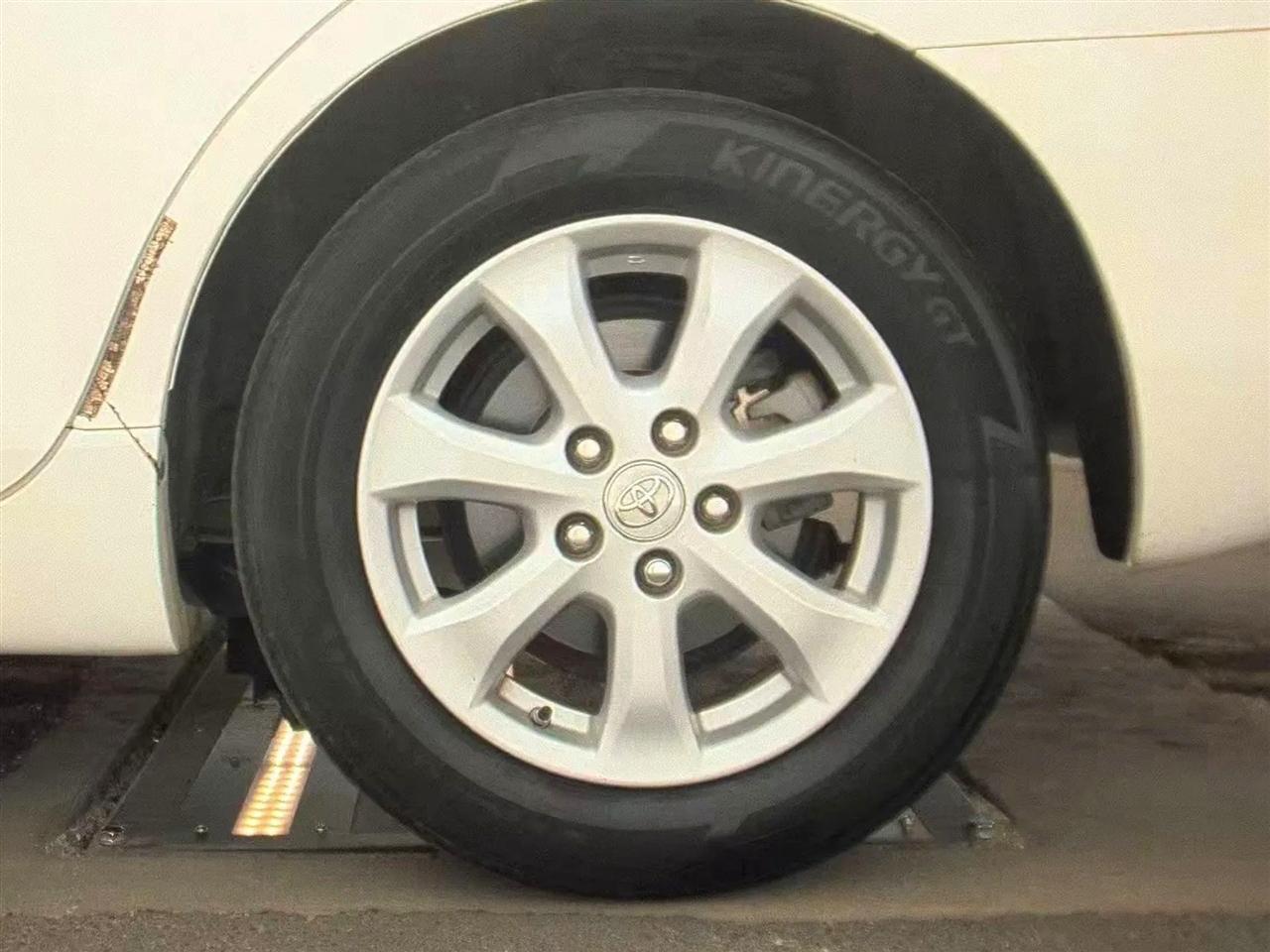 Toyota Camry 4dr Sdn I4 Man LE (Natl) 2011
