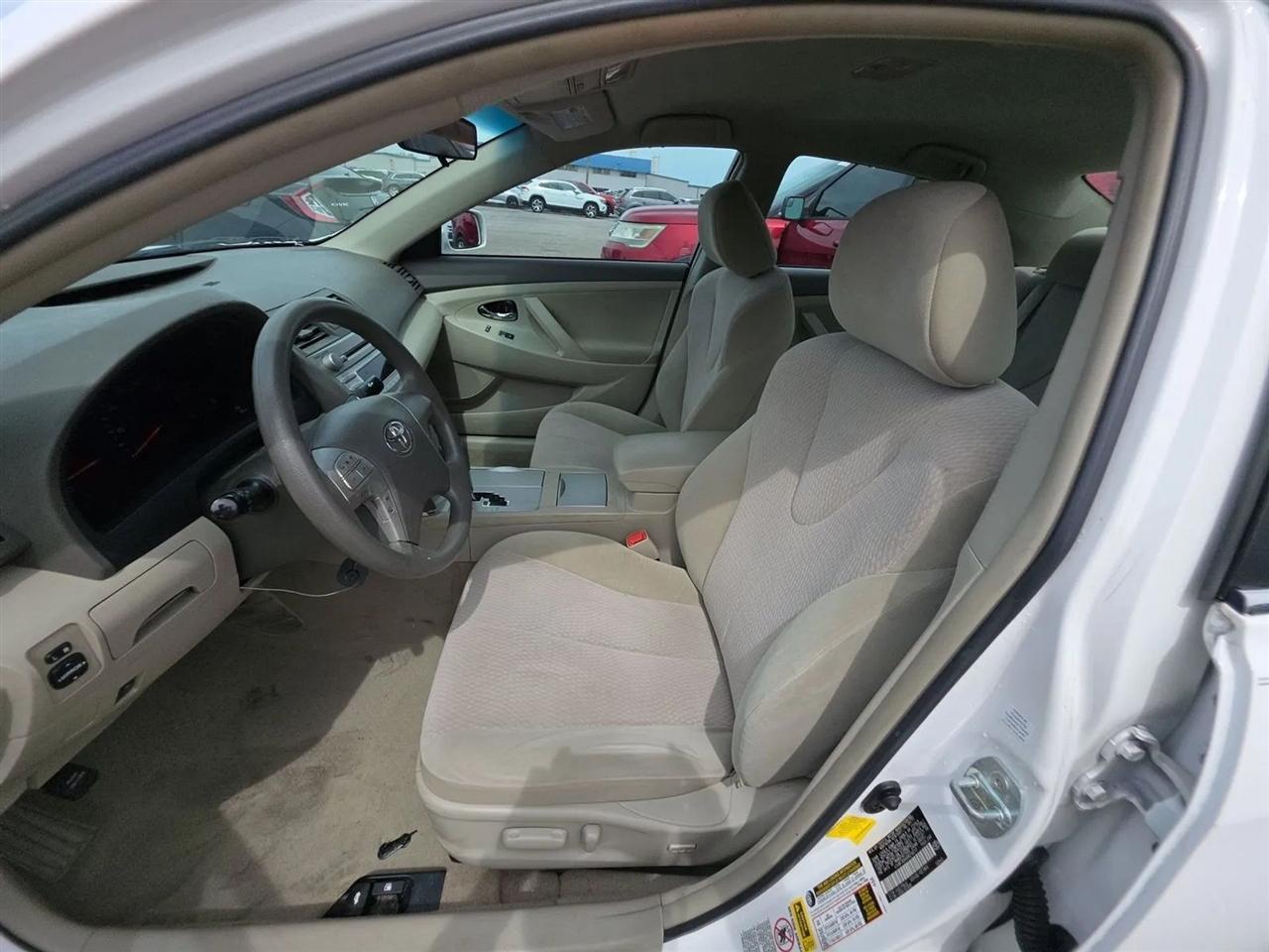 Toyota Camry 4dr Sdn I4 Man LE (Natl) 2011