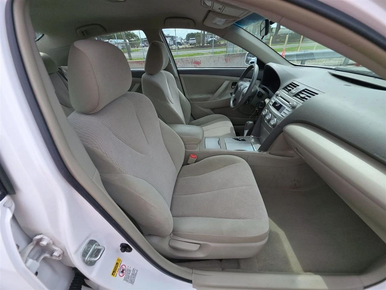 Toyota Camry 4dr Sdn I4 Man LE (Natl) 2011