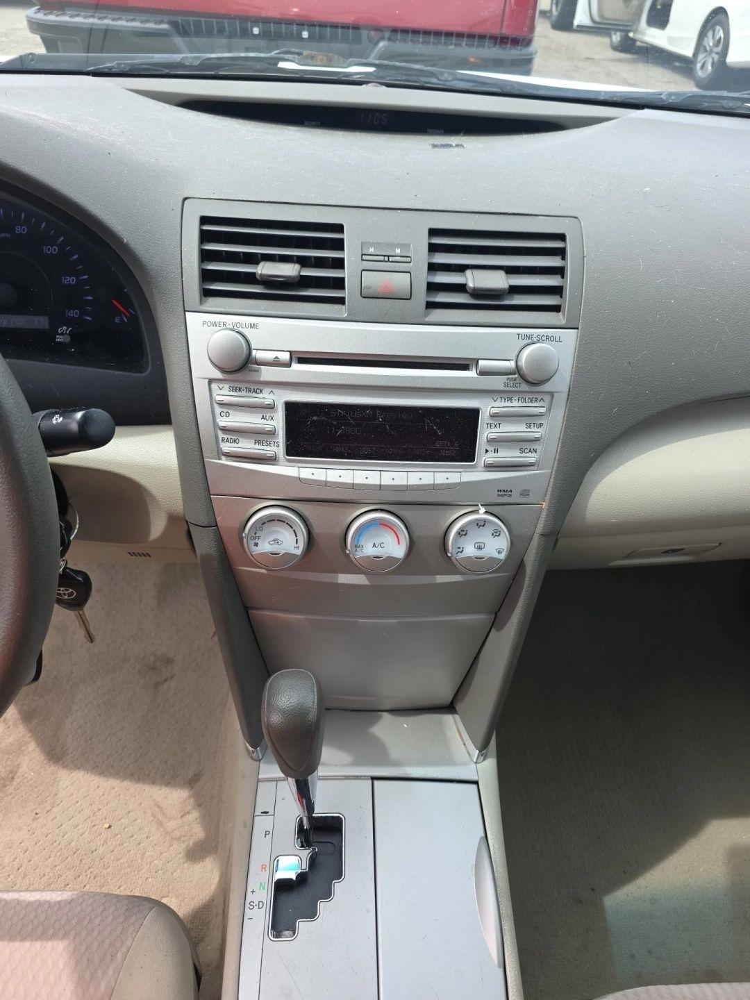 Toyota Camry 4dr Sdn I4 Man LE (Natl) 2011