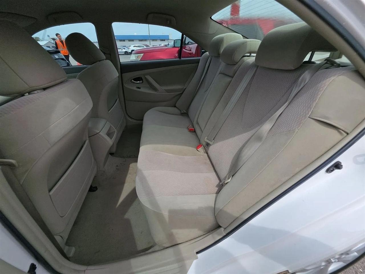 Toyota Camry 4dr Sdn I4 Man LE (Natl) 2011