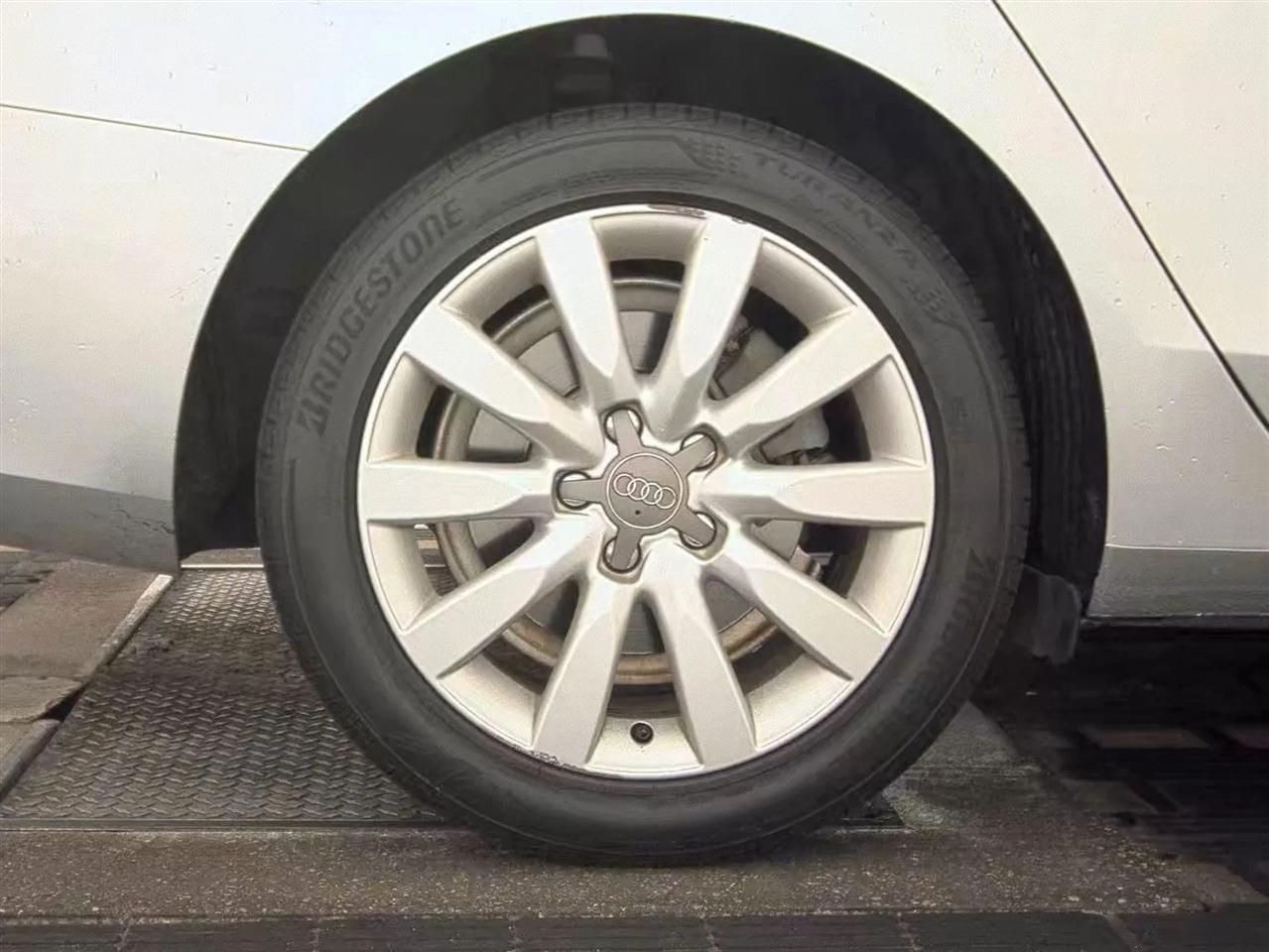 Audi A4 4dr Sdn Auto quattro 2.0T Premium 2013