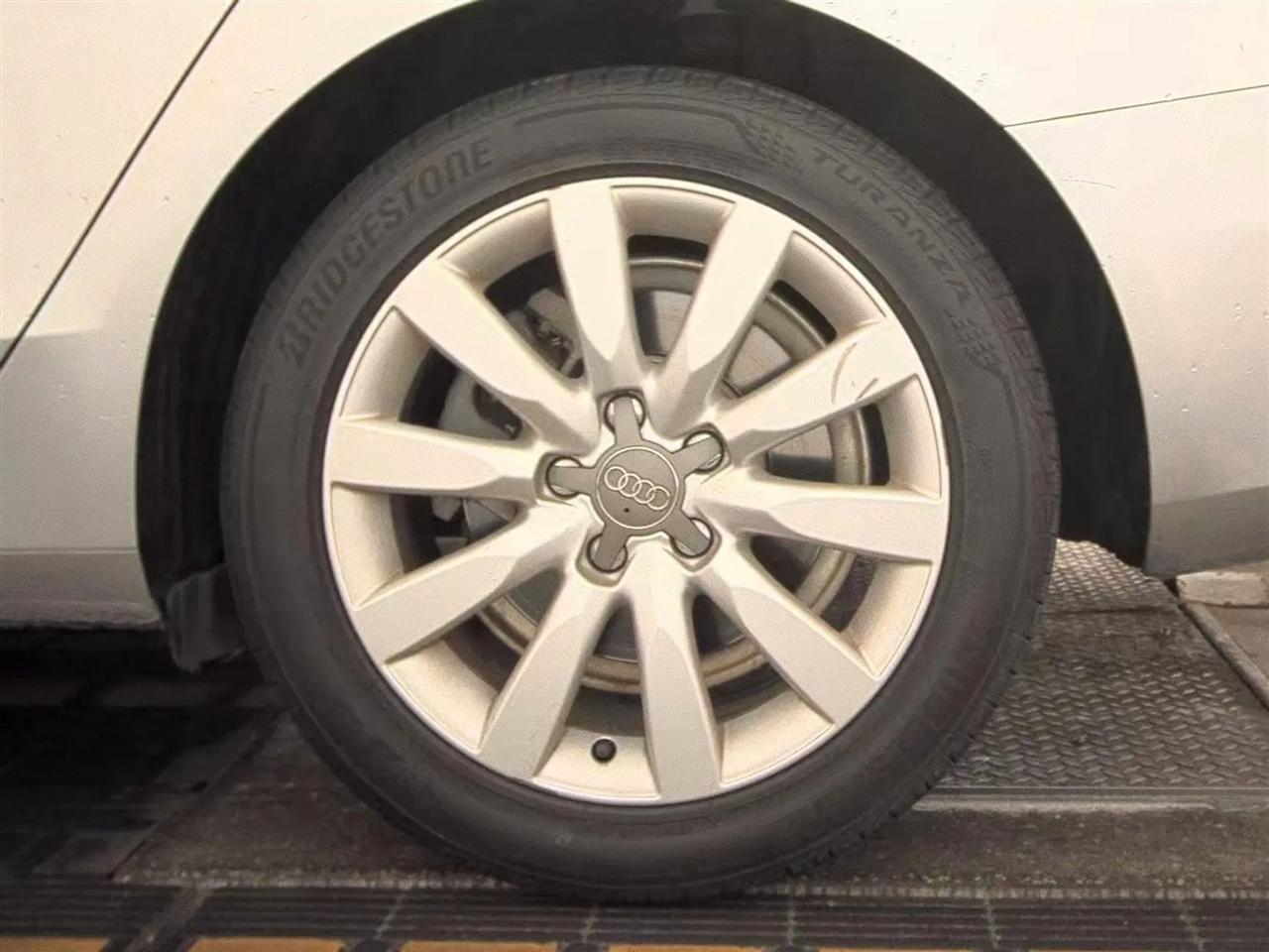 Audi A4 4dr Sdn Auto quattro 2.0T Premium 2013