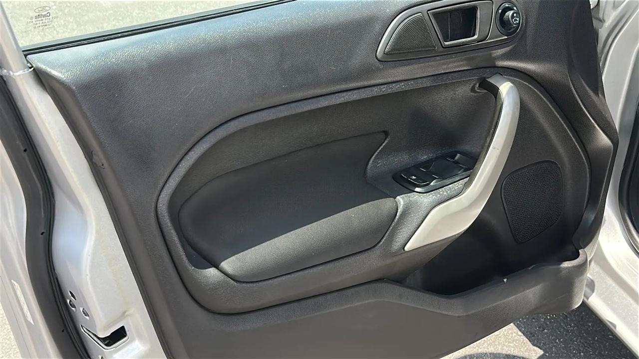 Ford Fiesta 5dr HB SE 2012