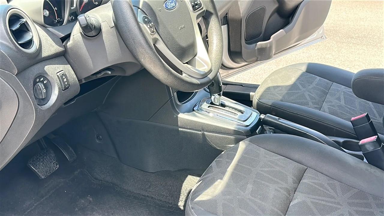 Ford Fiesta 5dr HB SE 2012