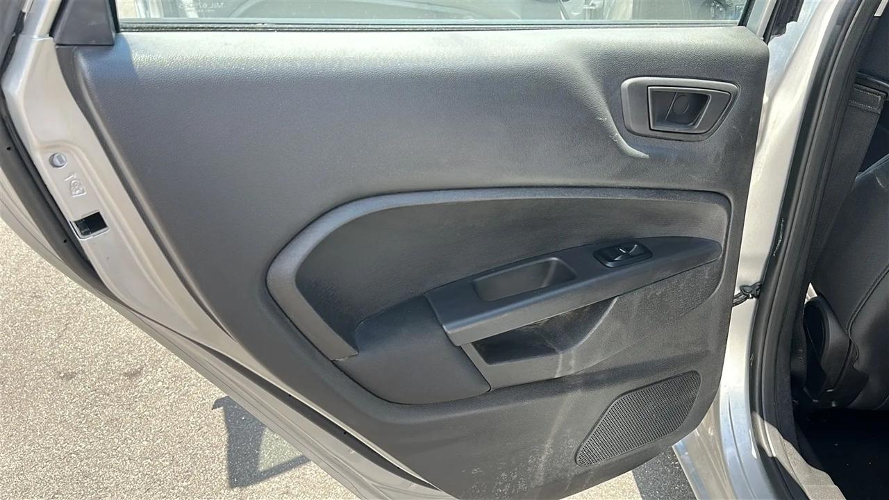 Ford Fiesta 5dr HB SE 2012