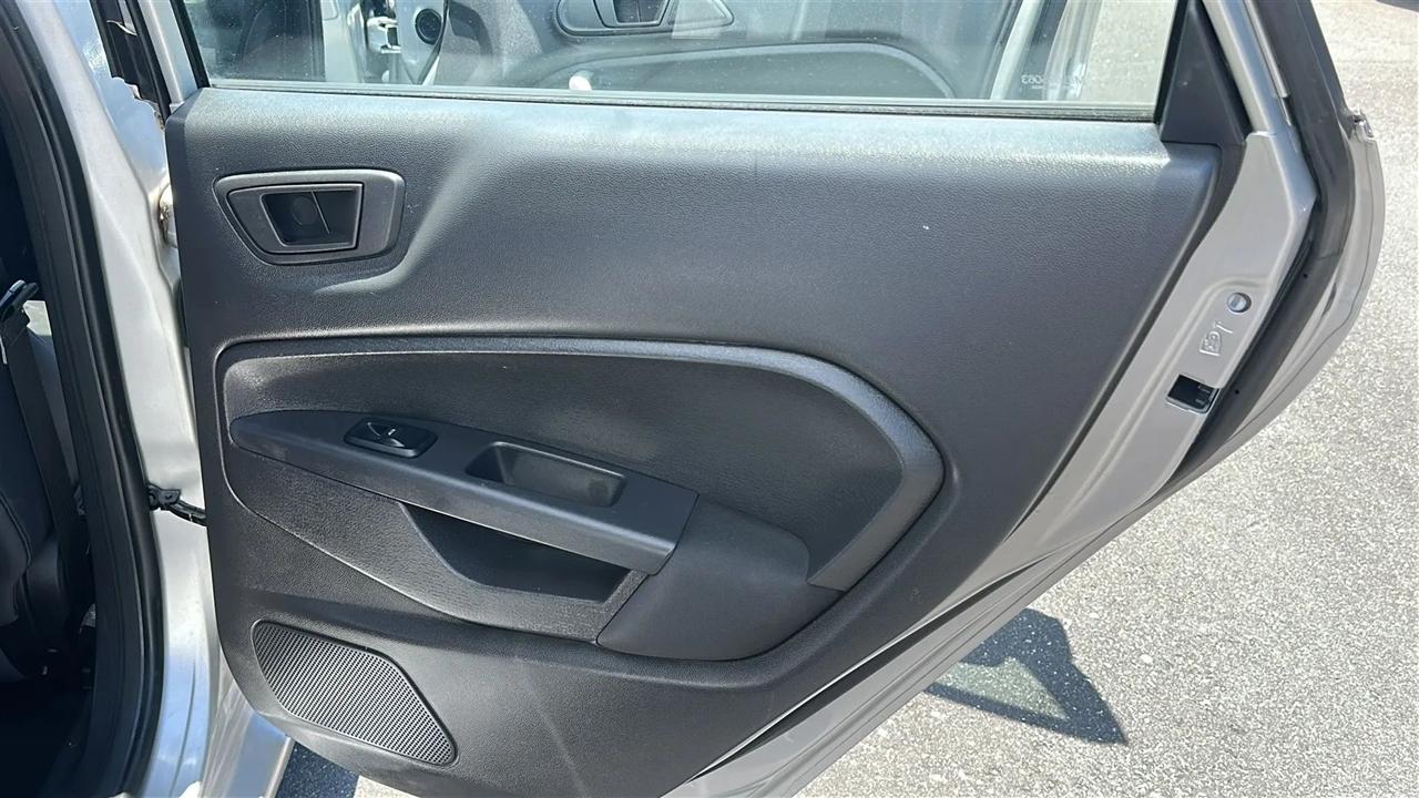 Ford Fiesta 5dr HB SE 2012