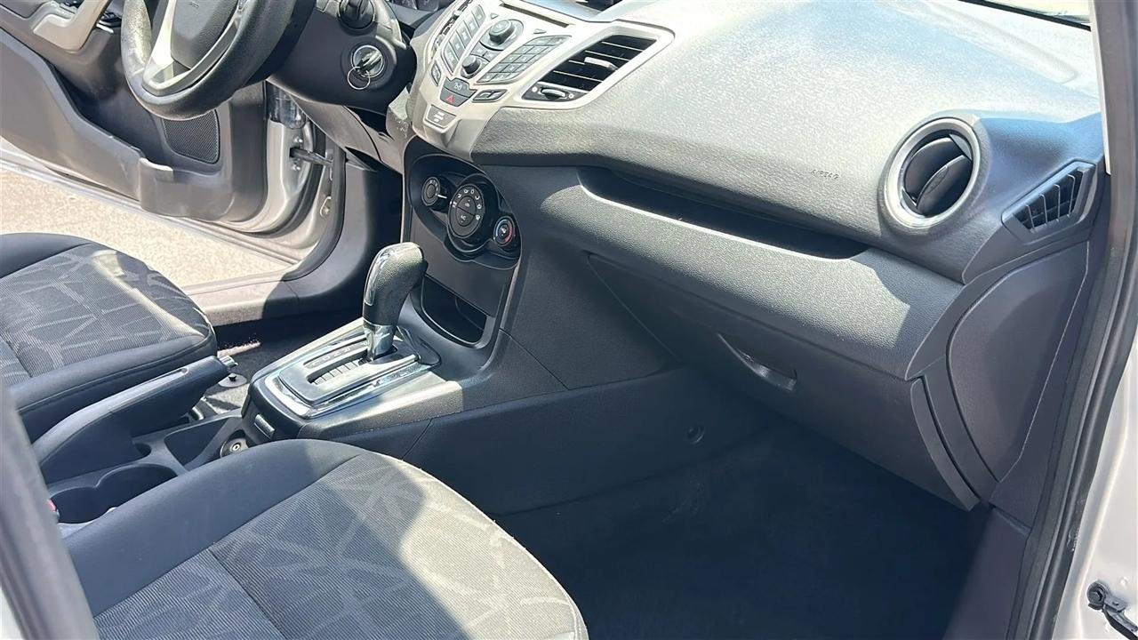 Ford Fiesta 5dr HB SE 2012