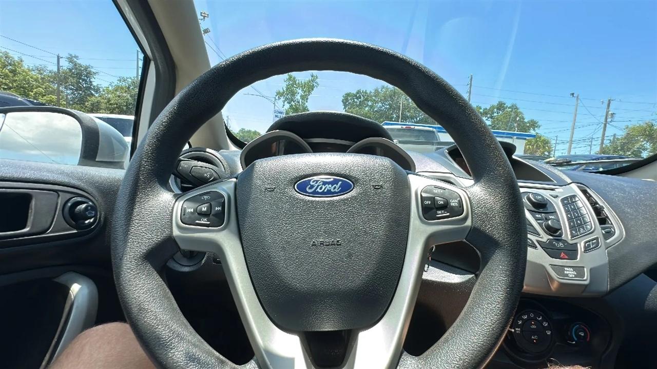 Ford Fiesta 5dr HB SE 2012